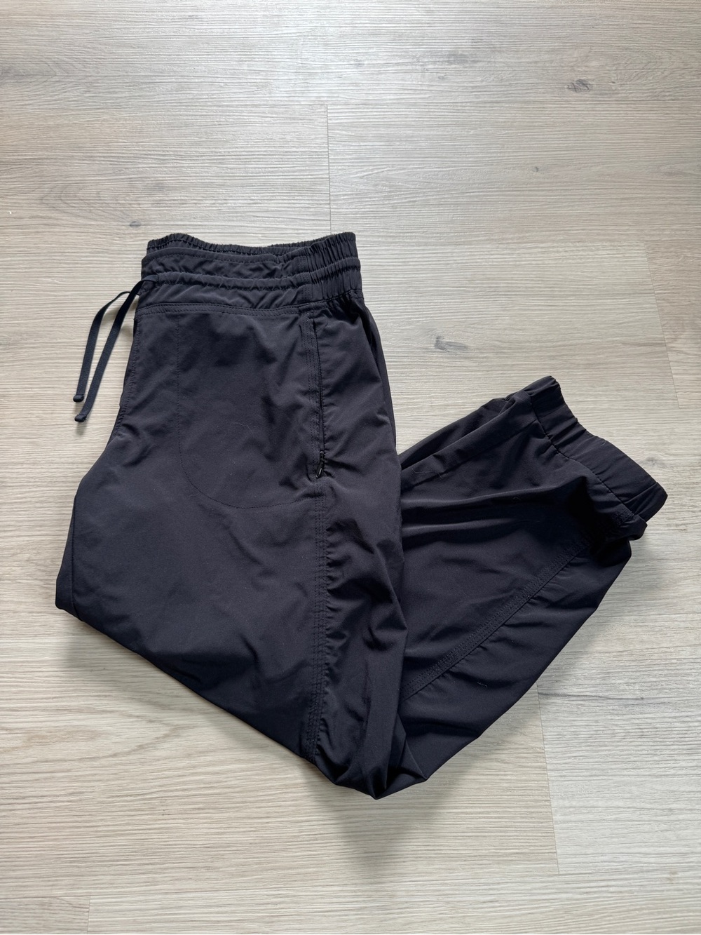 Athleta Black Cropped Ruched Joggers Gorpcore Athleisure